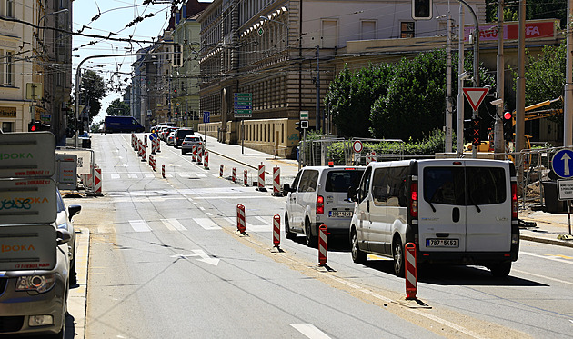 Další pohroma pro řidiče. V Brně na rušné silnici přibude nová uzavírka