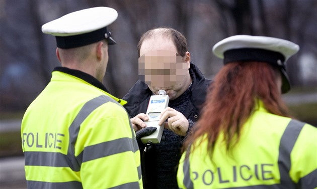 Opilec přišel o řidičák. Za tři hodiny vezl dítě a nadýchal téměř dvojnásobek