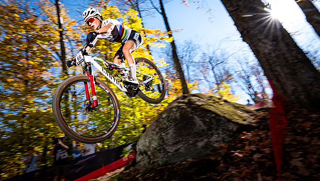 Rissvedsová vyhrála poslední short track rekordním rozdílem, Cink byl 22.