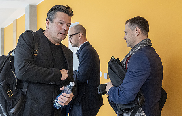 Bývalý náměstek IKEM odmítl obžalobu, která ho viní z vydíraní kardiologů