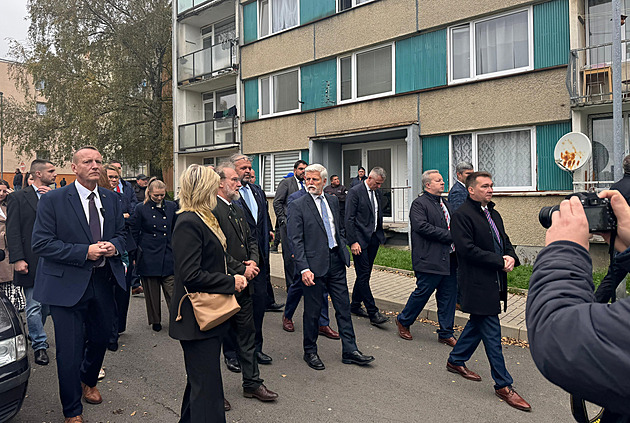 Prezident pokračuje v návštěvě Ústeckého kraje, prohlédne si vojenskou techniku