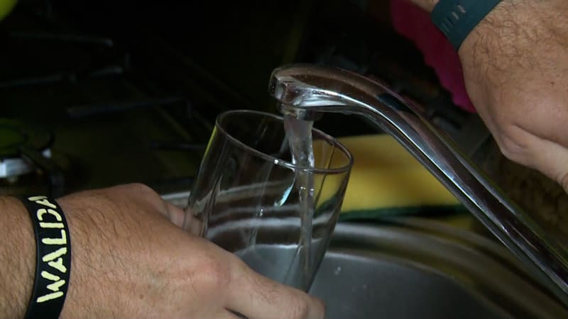 Křeče v břiše a ukrutný průjem. Pitnou vodu v obci na Lounsku zamořily bakterie