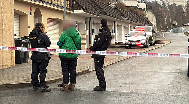 Při hádce tří mužů v Modřanech došlo i na útok nožem. Po podezřelém policie pátrá