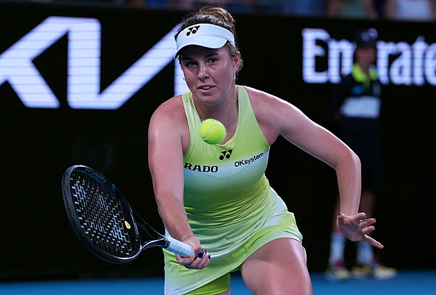 Nosková v Dubaji přetlačila Liovou ve třech setech, postupuje také Krejčíková