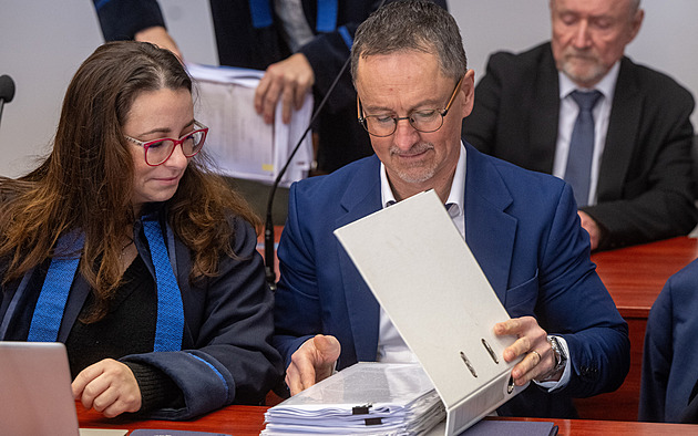 Ani kuličky by s Charvátem necvrnkala, hájí se exnáměstkyně v kauze parkovacího domu