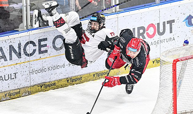 ONLINE: Kladno otočilo s Kometou, Sparta ztrácí v Hradci. Vítkovice srovnávají derby