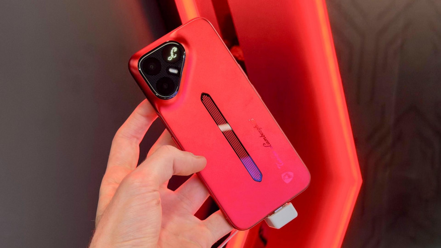 Lamborghini v kapse! Tecno spojilo síly s legendární automobilkou