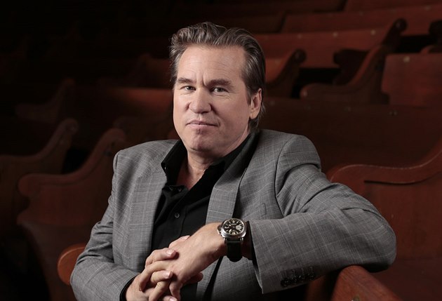 Jak hluboko je do hrobu? Val Kilmer zemřel před rokem a přesto jej nyní čeká natáčení