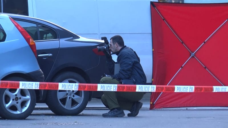 Čtvrtá vražda v kraji: Muž zabil zákazníka vinotéky stojanem, policie odhalila děsivé detaily