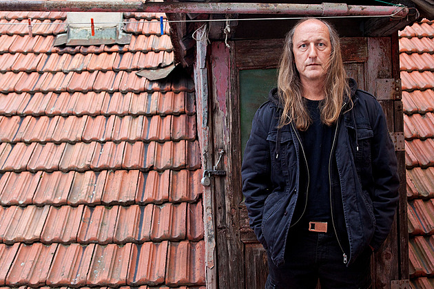 RECENZE: Morous, podivín, ale zábavný! To čtenář ocení, i když ho poezie nezajímá