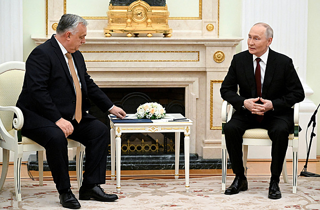 Orbán nabízel Putinovi jakoukoli pomoc. Pobavil ho bajkou a chválil s ním Trumpa