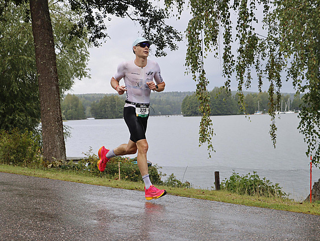 Trénuje i osmkrát týdně, soutěží každý měsíc. Nenaložte si zpočátku moc, radí běžec