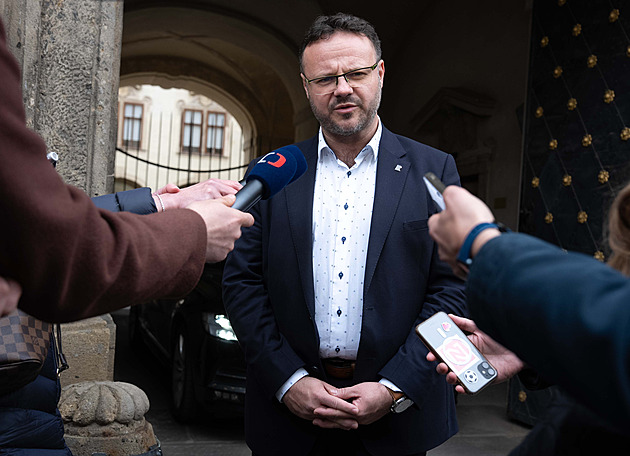 Změna financování veřejnoprávních médií je pokus o jejich ovládnutí, bouří Zavoral