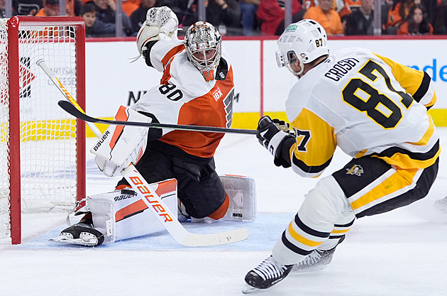 Vladař v NHL chyboval při prohře Philadelphie, Carolina postoupila