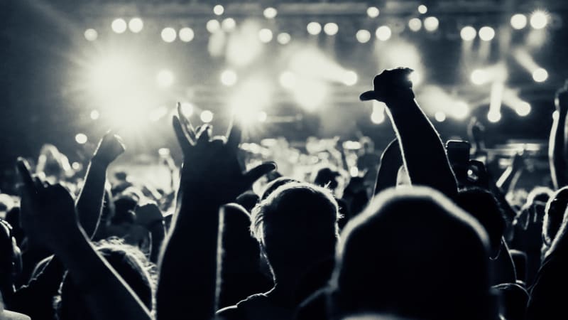 Smutek na punkové scéně: Zemřel zpěvák legendární české kapely Adam Vitásek