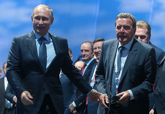 Schröder jako zprostředkovatel míru? V Berlíně mají o návrhu Putina pochybnosti