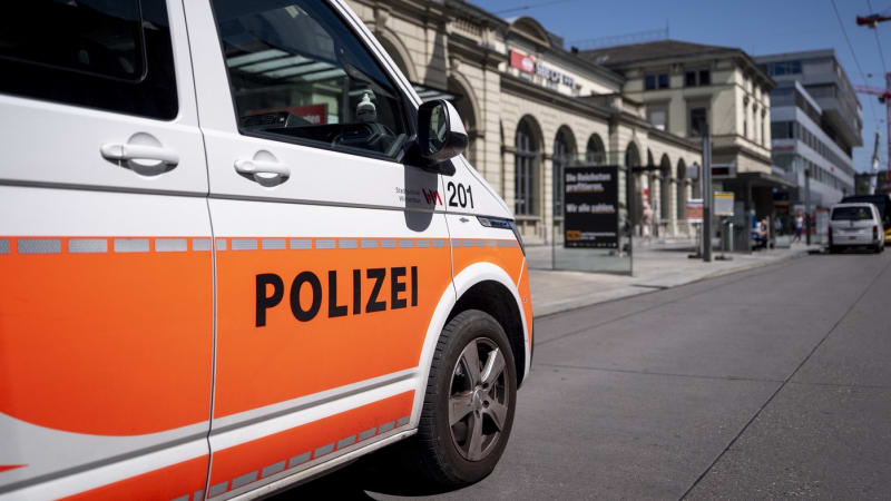 Útok ve Švýcarsku: Muž na nádraží bodal do lidí. Před dětmi křičel Alláhu Akbar, ukazuje video