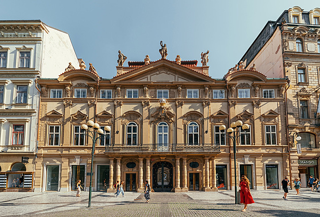 Muchova muzea se přou o originalitu děl, vydražená busta je podle vnučky kopie