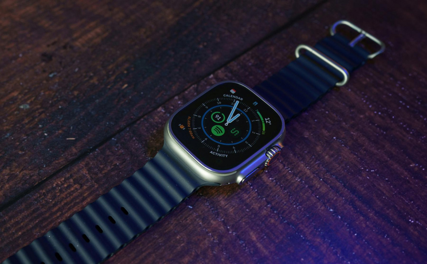 Apple Watch Ultra dostanou modernější OLED. Technologie HMO slibuje delší výdrž