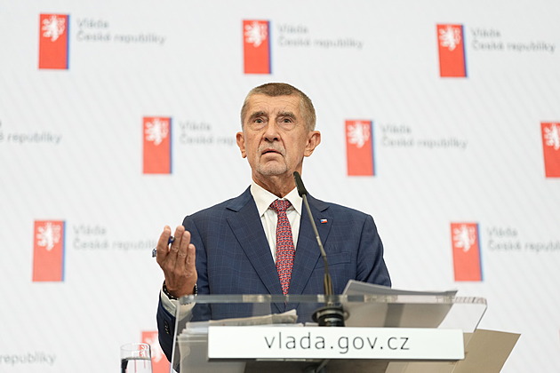Vláda kývla na konec poplatků ČT a Českému rozhlasu, chce jim dát méně peněz