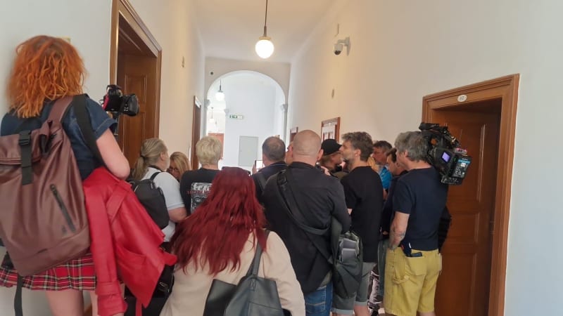 Znetvořené tělo bez hlavy a vnitřností našli v Berounce. Bestiální vraždu začal rozplétat soud