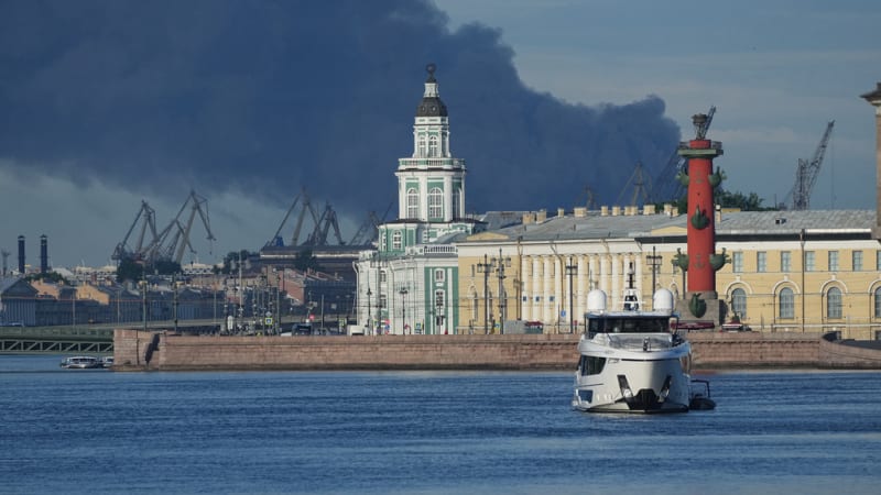 Čeká vás zima a tma jako Ukrajince. Zelenskyj pohrozil Rusům útoky na rafinerie a energetiku