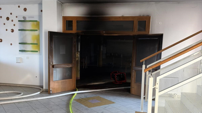 Pečovatelský dům na Blanensku pohltily plameny. V péči záchranářů skončilo 11 lidí
