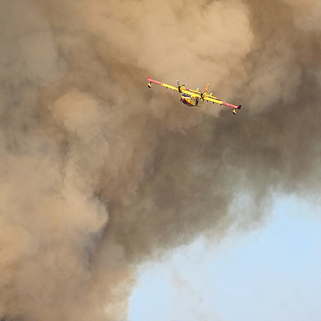 V Chorvatsku vypukl další rozsáhlý požár, hasiči se na ostrov přesouvají trajektem